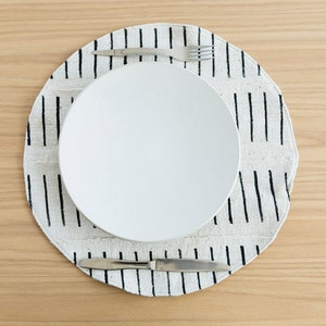 Round Mudcloth placemat / handmade placemat /boho placemat / black white placemat