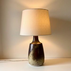 Frank Milo Tromborg. Stor, otroligt vacker bordslampa i keramik. Dansk design från mitten av århundradet.
