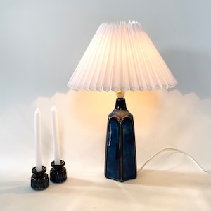 AZUL DINAMARQUESO Soeholm. Brindes incluídos. Lindo candeeiro de mesa de 1960, design dinamarquês de meados do século.