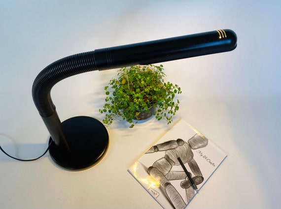 Bella lampada da scrivania minimalista di Lyskaer. Lampada da tavolo nera  Design danese della metà del secolo -  Italia