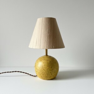 1940s vintage Lamp Base. Cute danish table lamp with new silk lampshade.