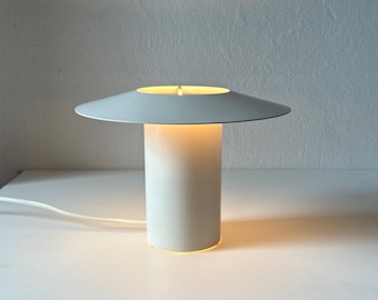 Cool Royal Copenhagen. Danish 1980 tablelamp with classic lines.
