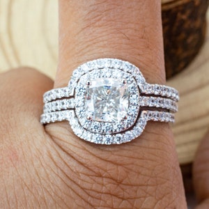 Cushion Cut Moissanite Engagement Ring Set, Cushion Cut Halo Moissanite Ring Set, Moissanite Wedding Ring Set, Colorless Moissanite Ring Set