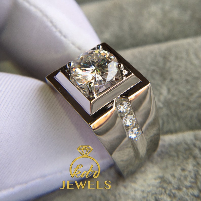 Men/'s Engagement Ring 2.00Ct Colorless Moissanite Round Excellent Cut 14Kt Solid White Gold Moissanite Ring Men/'s Wedding Ring Men/'s Band