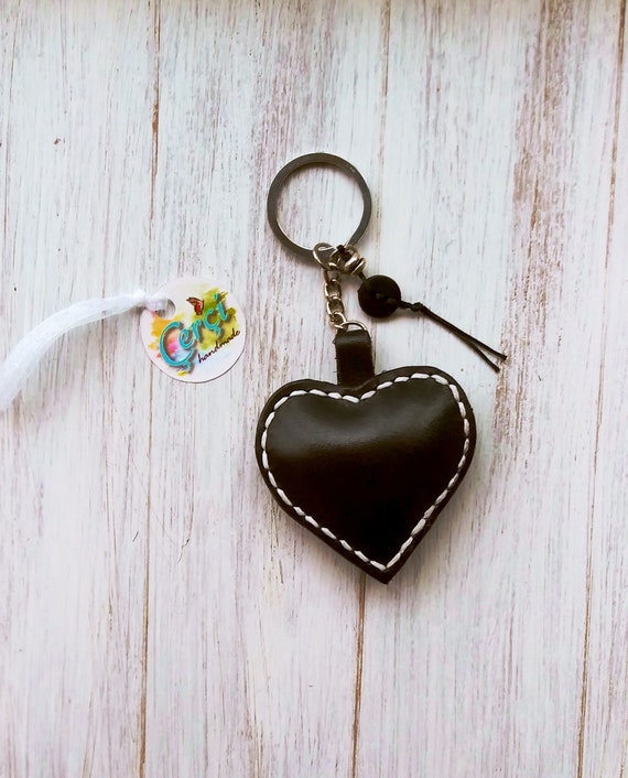 Llavero De Piel Grabado - Regalo Para Persona Favorita Con Corazón Y Texto Especial