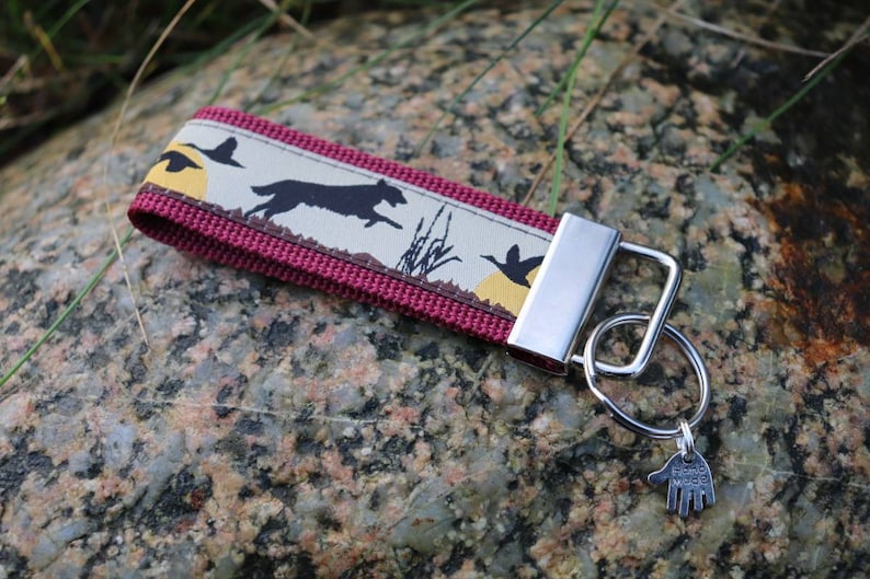 Keychain for dog lovers retriever in hunting different colors