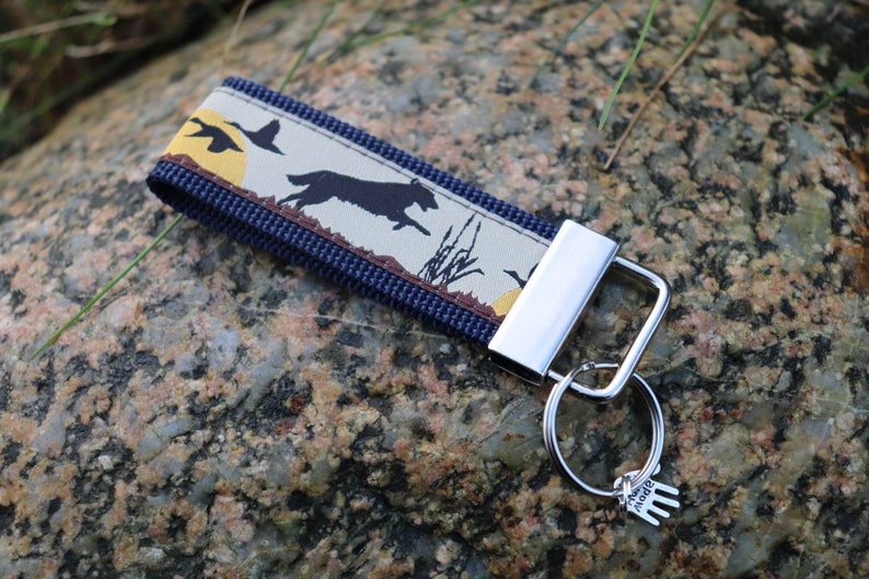 Keychain for dog lovers retriever in hunting different colors