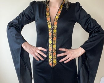 Rare vintage 1970's Peter Robinson for Topshop long kaftan dress with wizard sleeves. UK 10