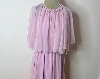 Vintage 70er Jahre Peter Ellis rosa Chiffon Kleid mit Cape Ärmeln. UK 10