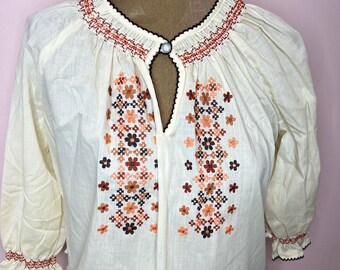 Vintage 1970's cream embroidered peasant blouse, 70's folk top, cottagecore, folk blouse, UK 8