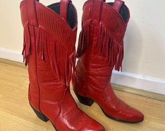 Red cowboy boots, vintage fringed cowboy boots, red western boots. UK 3