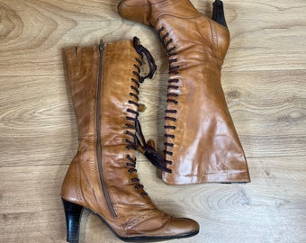 Vintage lace up tan leather boots, Victoriana lace up boots. UK 6