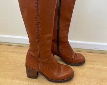 70's tan leather boots with wooden heels, Town & Country brown gogo boots. UK 6