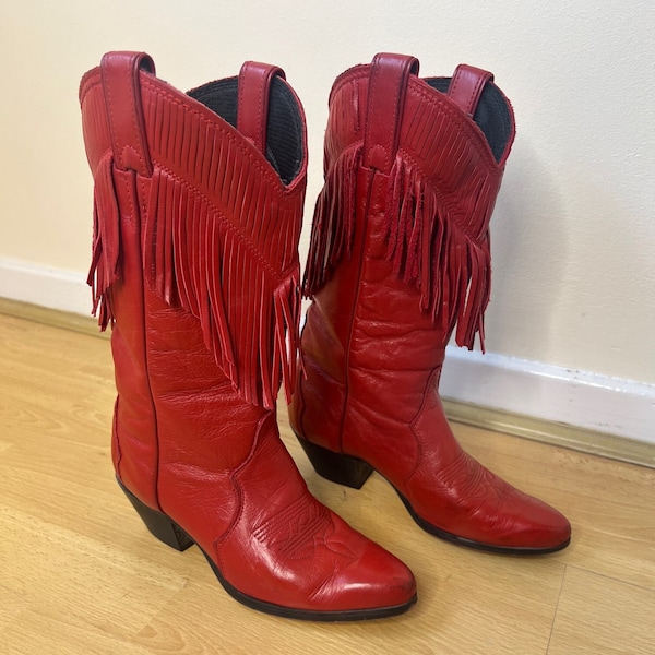 Red cowboy boots, vintage fringed cowboy boots, red western boots. UK 3