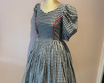 Vintage 1950's gingham dress, 50's handmade gingham dress, 50s swing dress with puff sleeves. UK 6 - 8