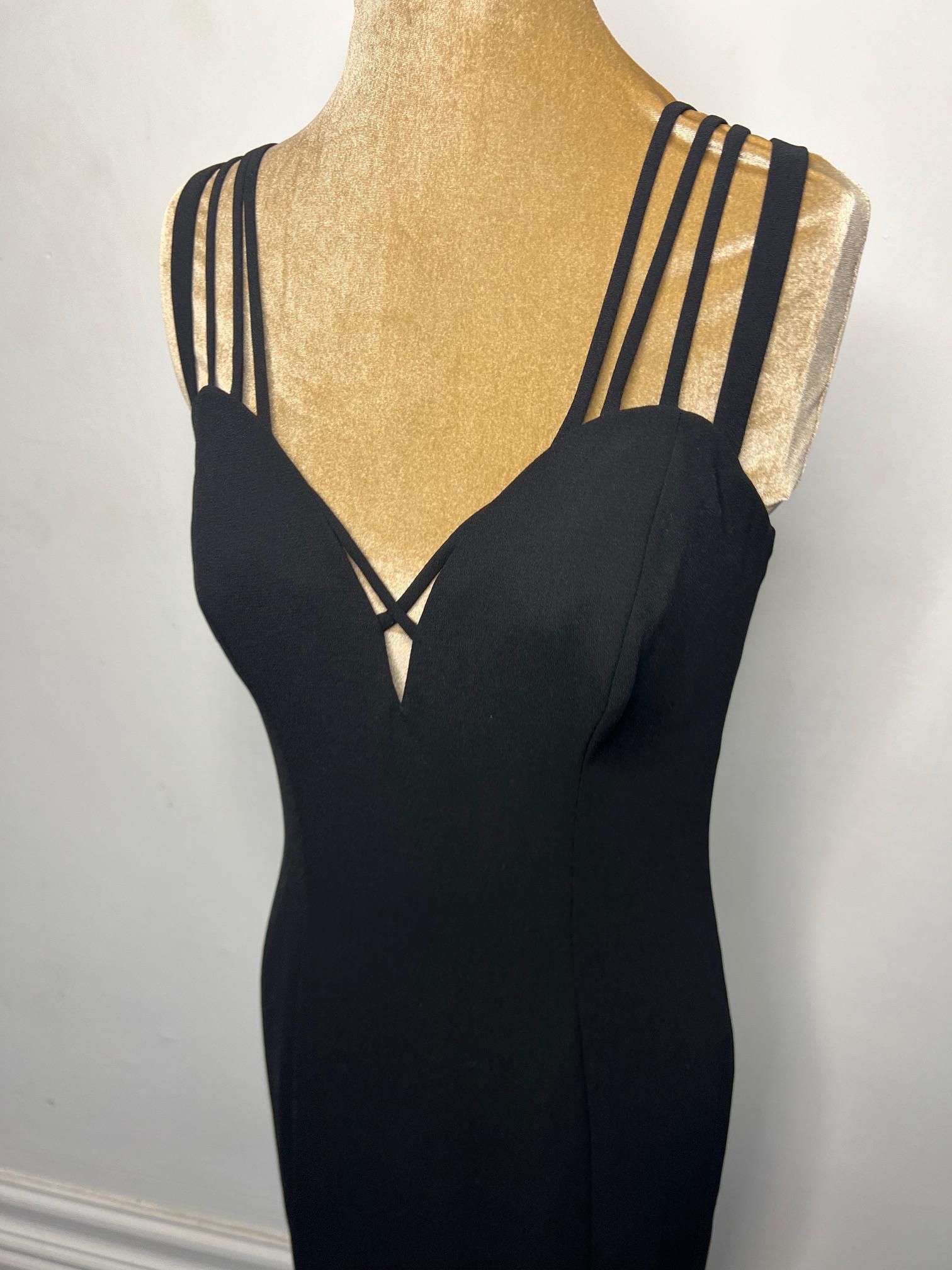 Demi Moore Stuns In A Form-Fitting Black Dress | GIANT FREAKIN ROBOT, image size:1512x2016