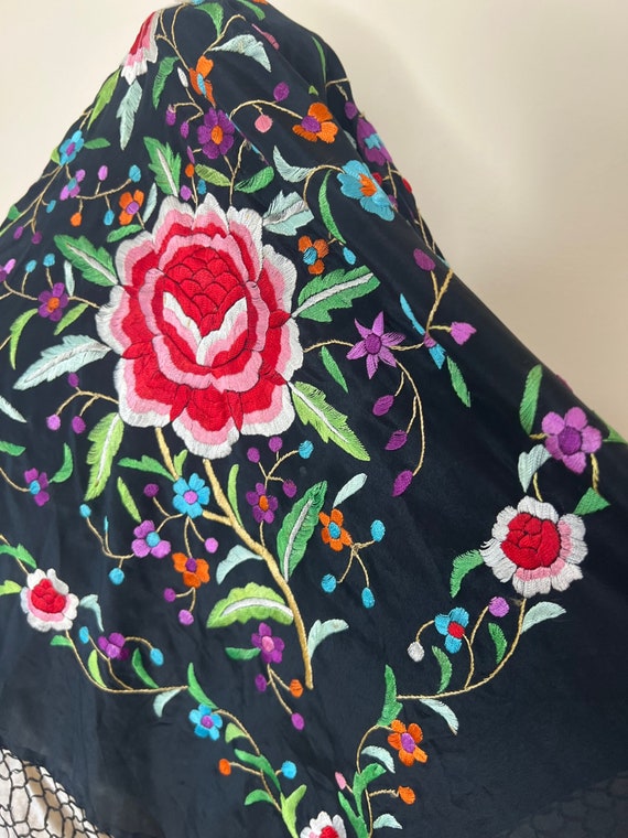 Vintage silk hand embroidered piano shawl, embroi… - image 2