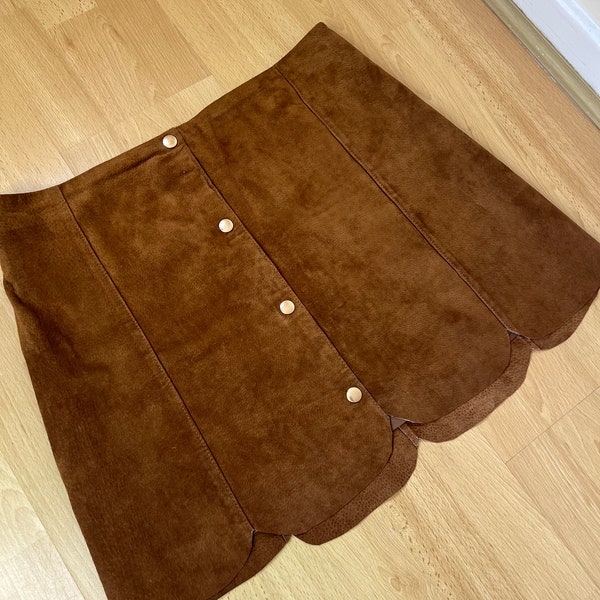 Suede mini skirt with scalloped hem, brown suede mini skirt. UK 14