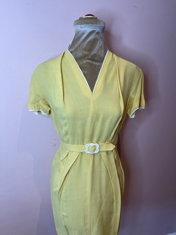 Vintage handmade 1940's or 50's yellow dress. UK 8 - image 3