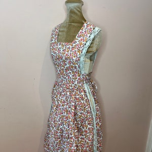 Vintage 1960&#39;s Travers Tempos floral pinafore dress, ditsy floral apron dress. UK 8