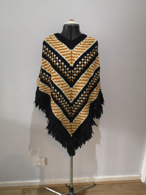 Vintage Poncho Graphic Birds Soft Acrylic Knitted Style Boho Poncho