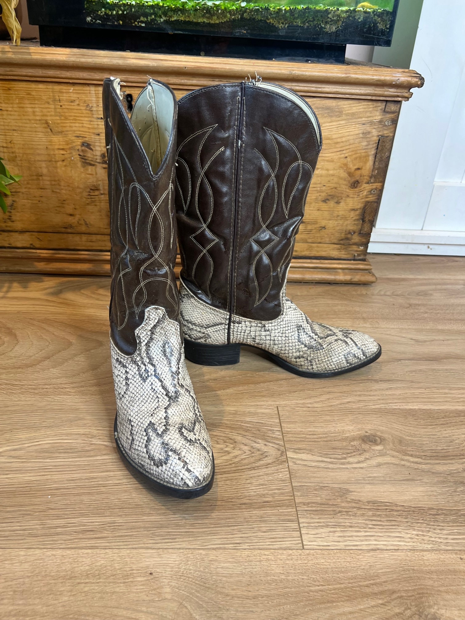 Fake snakeskin sale cowboy boots