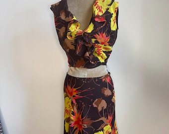 1960’s or 70’s summer cropped top and mini skirt set. UK 8