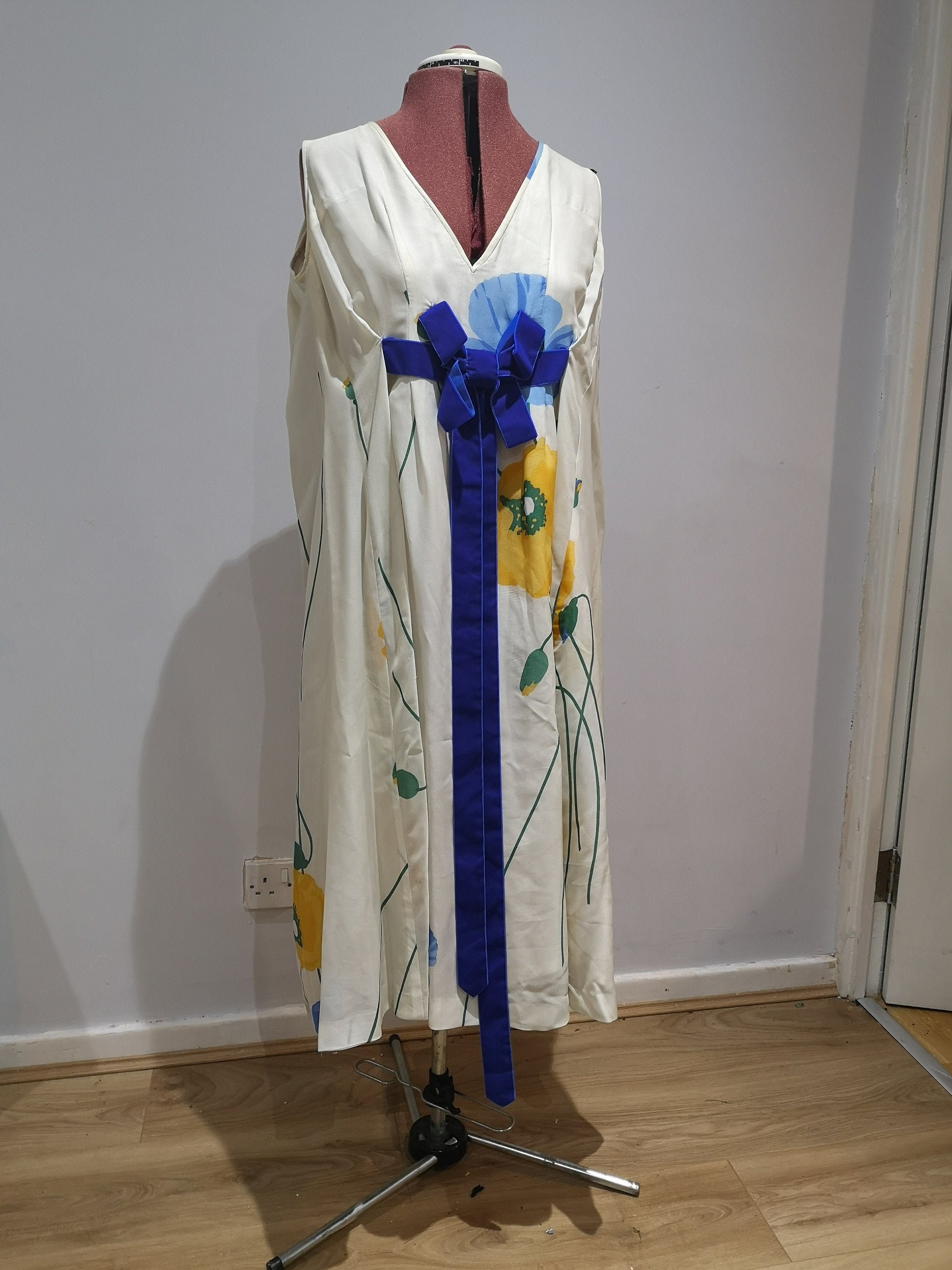 Image of A 's White Vintage Floral Dress. Loose Fitting Voluminous Velvet Bow, Midi Dress, Uk Size  -