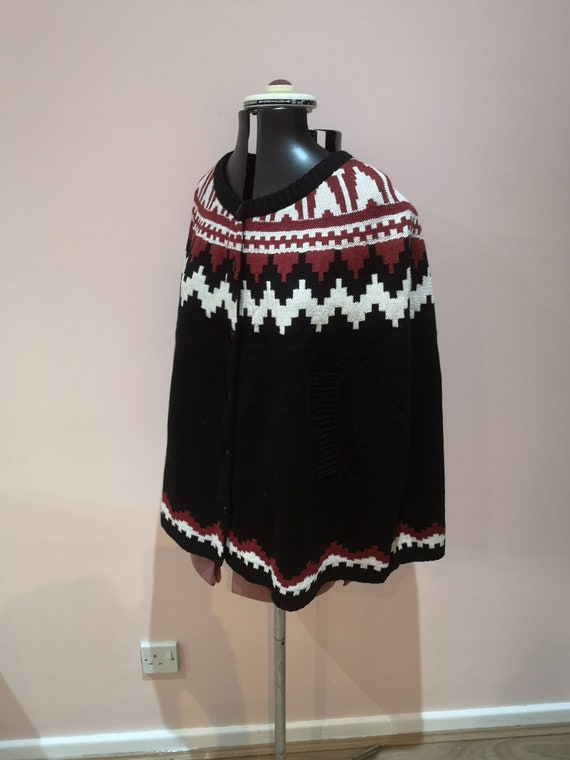 Vintage Style Knitted Cape, Knitted Poncho, Pretty Vacant Wool Blend Cape. Size Medium