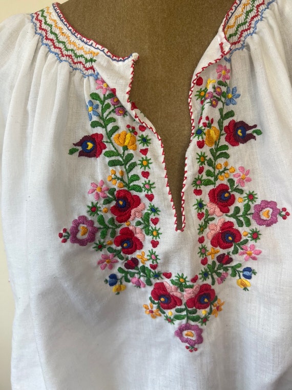 Vintage 70's Hungarian embroidered folk blouse. U… - image 7