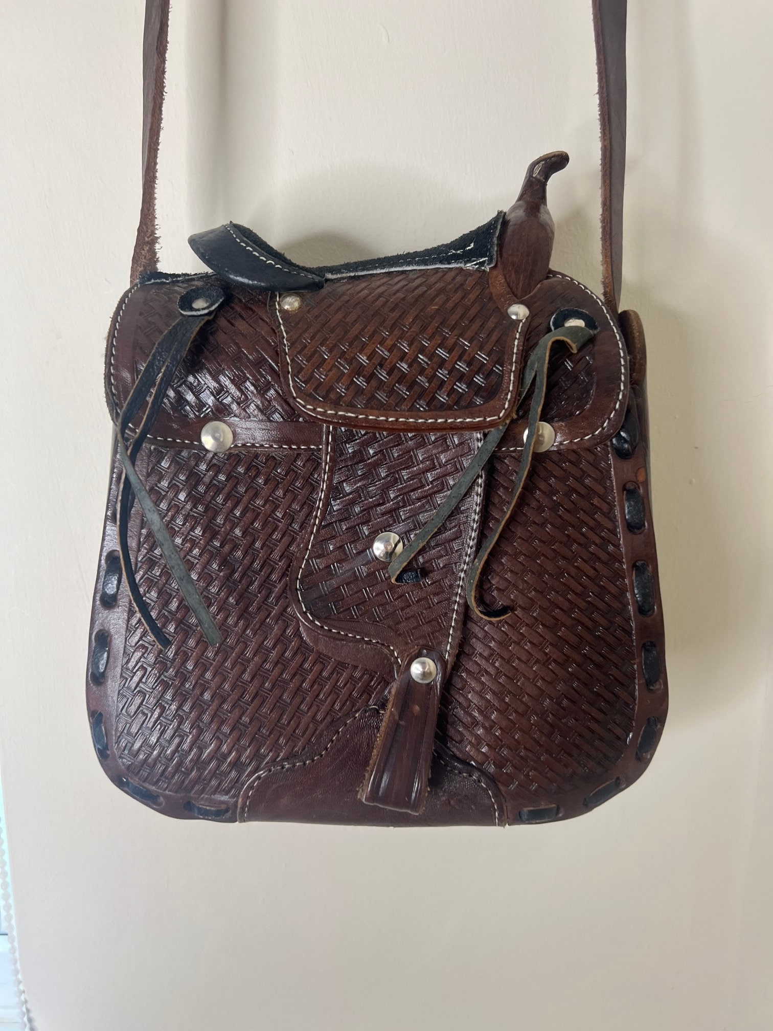 Paire De Sacoches De Selle Western Vintage En Cuir Usiné - Motif Relief Cousu Main - Fait Main - Occasion