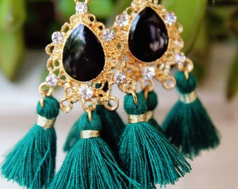 Handmade Elegant Tassel Earrings // Emerald // Chandelier // Gold