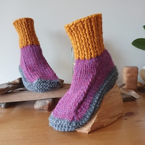 Chaussons, bottines pour dortoir, chaussettes, adulte UK 6-7, tricoté à la main, fil de laine mélangé de haute qualité, violet, moutarde et gris, UK 6,5