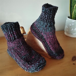 Bottes végétaliennes pour dortoir, bottines, chaussons, noir, rose, bleu sarcelle unisexe, tailles adulte 5 UK, 5,5 UK, 6 UK, tricoté à la main, fil acrylique