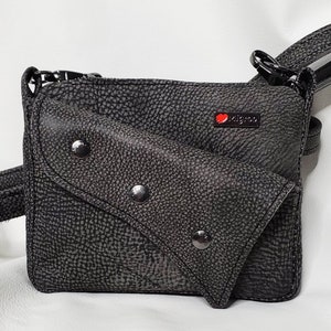 Bolsa transversal de couro | bolsa de ombro | bolsa de couro para motociclistas | Presente de dia das mães | Bolsa preta | Garota motociclista | Presente da dama de honra | Presente