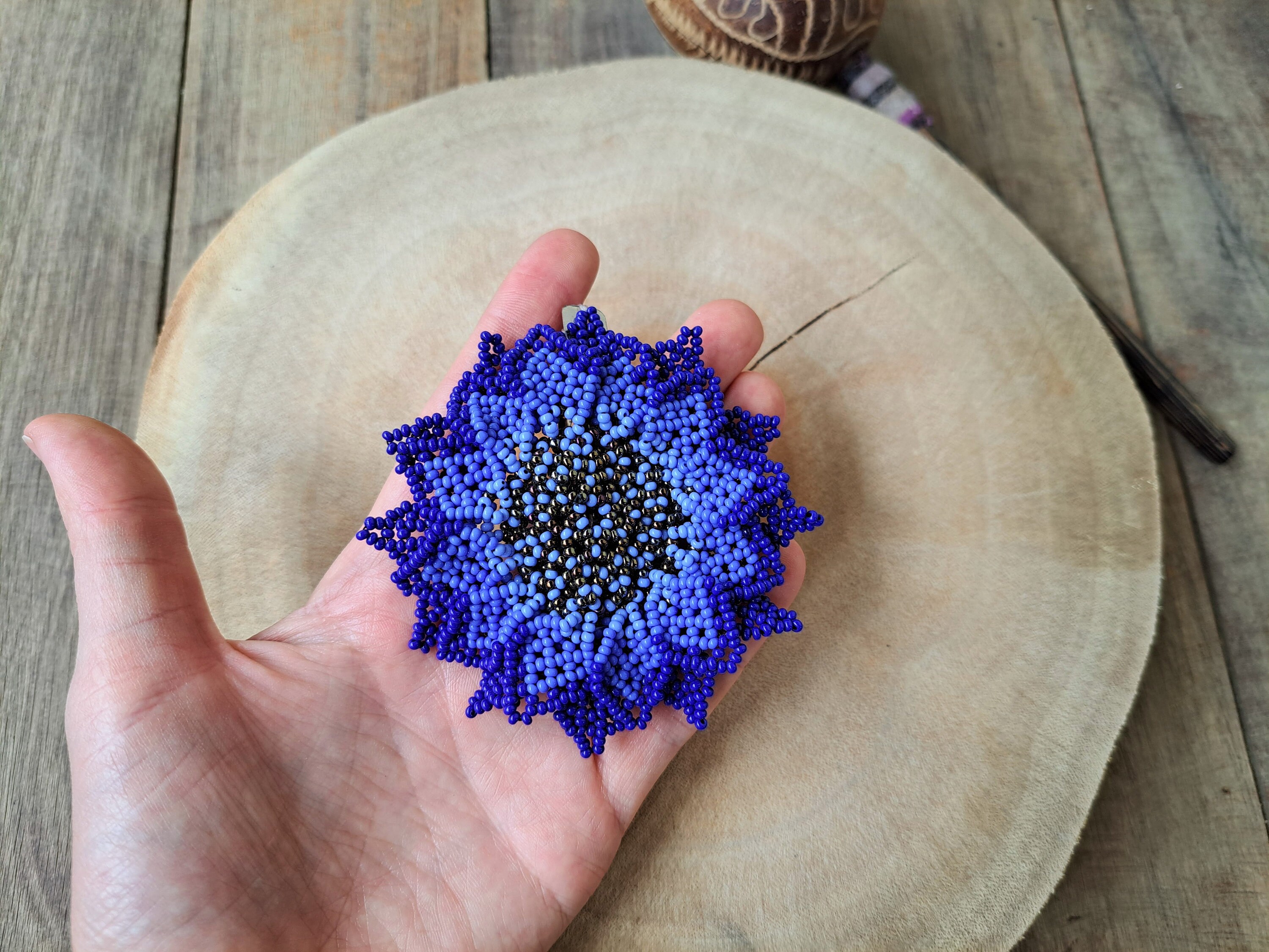 Beaded Blue Flower Hair Clip Indigenous Bead Hairclip Flower  display picture 2