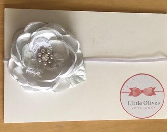 Diadema con flores de encaje blanco - elegante flor