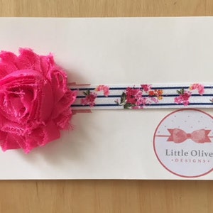 rosa Blume mit Marine Streifen und floralen Stirnband