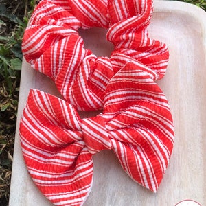Candy cane stripe scrunchie and bow