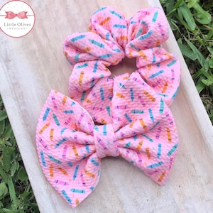 pink crayons scrunchie or bow