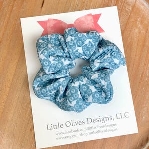 Coracao de Viana themed scrunchie - Viana heart themed scrunchie