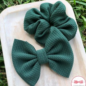 hunter green scrunchie or bow