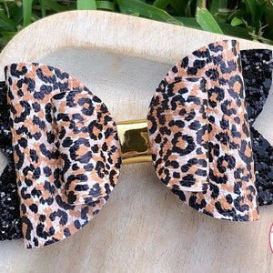 Classic leopard bow