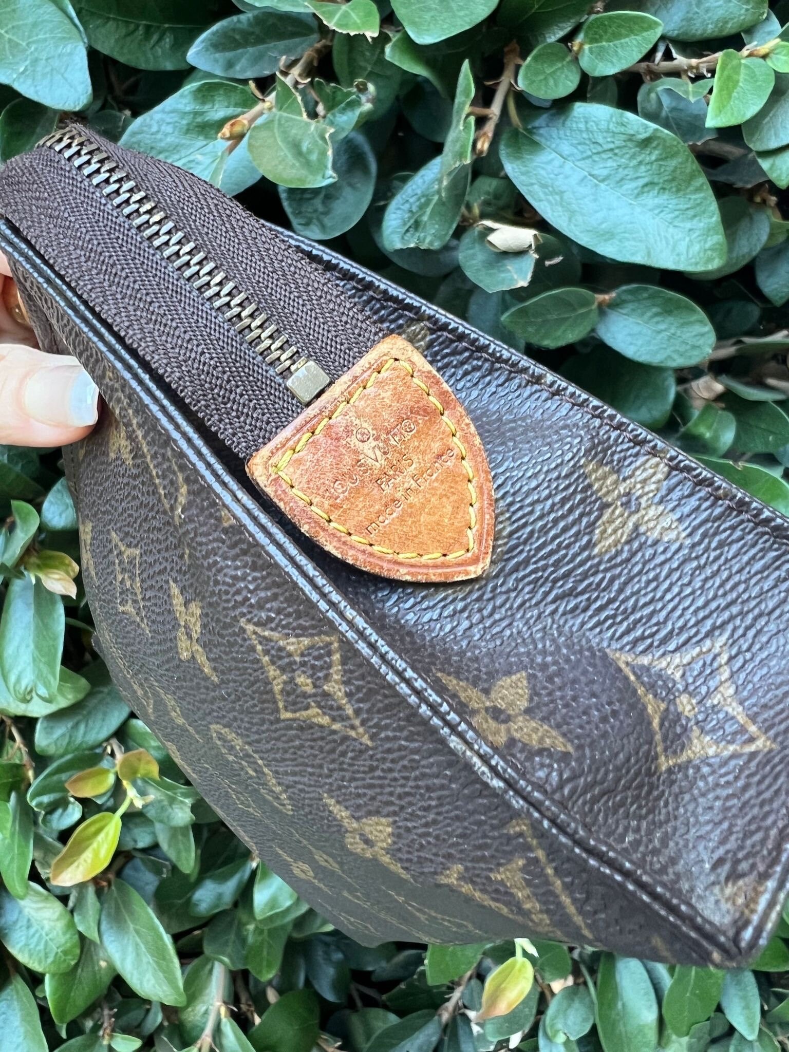 *RARE* AUTHENTIC LOUIS VUITTON BROWN MONOGRAM VINTAGE TOILETRY POUCH 19