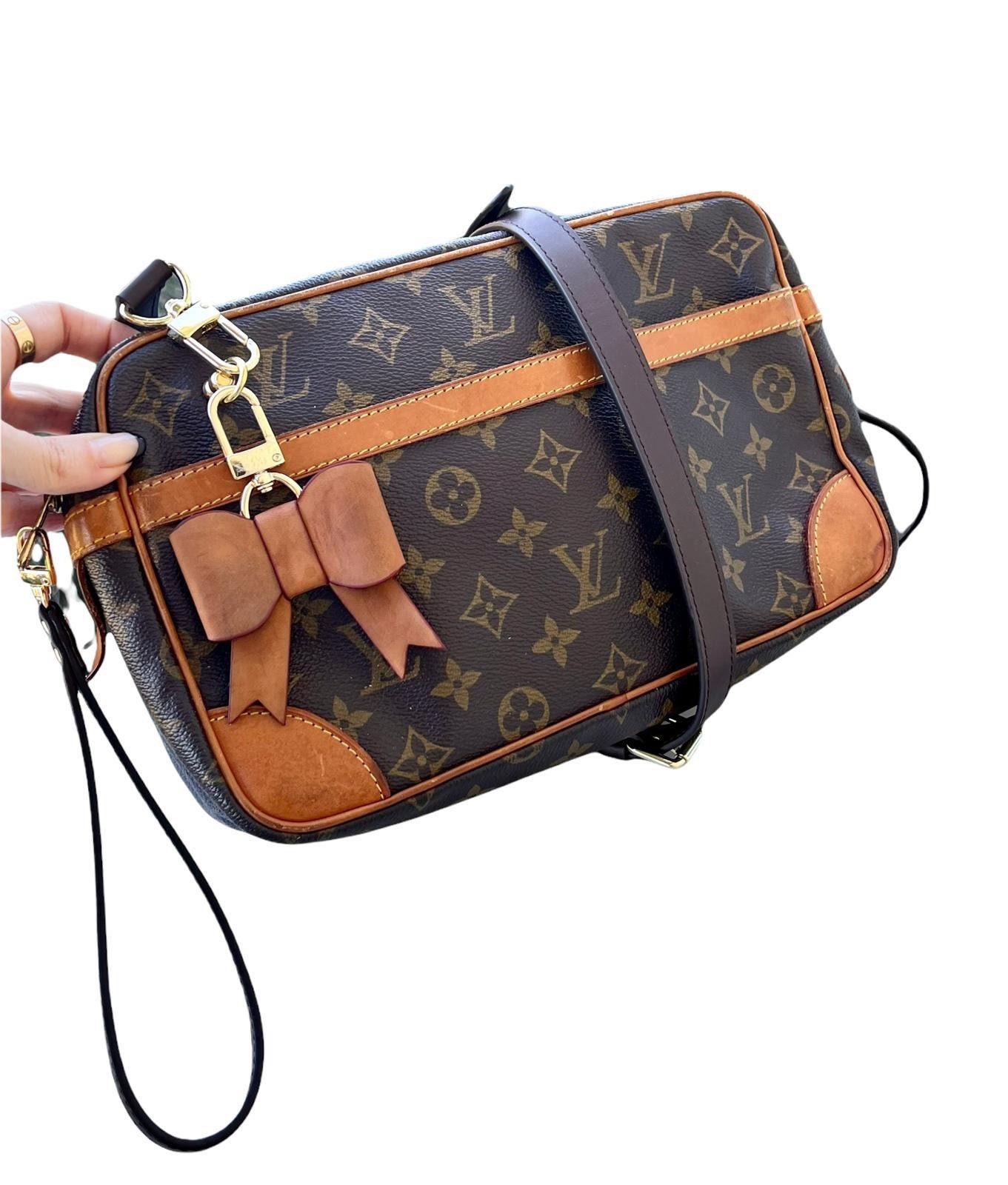 Louis Vuitton Compiegne 28 Monogram Canvas Zip Top Pouch on SALE