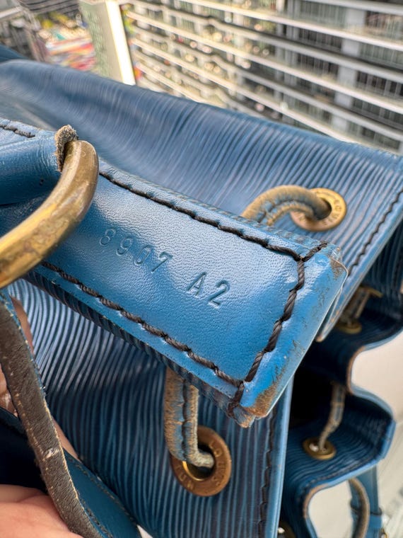 Louis Vuitton 青 バケットバッグ LOUIS VUITTON Noe Bucket Bag Clutch Blue Epi Leather - Limited