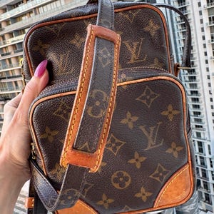 Authentic LOUIS VUITTON Vintage Price Drop! Amazone Crossbody / Shoulder Bag LV Monogram Canvas - Vachetta Leather - 90’s France-