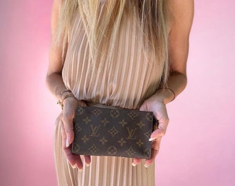 Authentic LOUIS VUITTON Accessory Pouch Monogram Canvas Brown Vintage Collectible Clutch LV AR0977 Made in France 1997