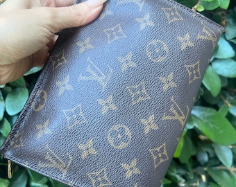 LOUIS VUITTON Authentic Toiletry 19 Clutch Purse Bag LV Pouch 