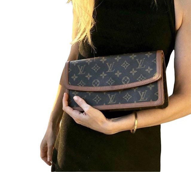 Sold at Auction: Louis Vuitton, Louis Vuitton Vintage Monogram Pochette  Dame Clutch